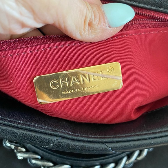 Authentic Chanel19 small black lambskin 30 series with Zeko certificate - Picture 10 of 16